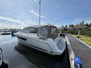 2010 Jeanneau Leader 10